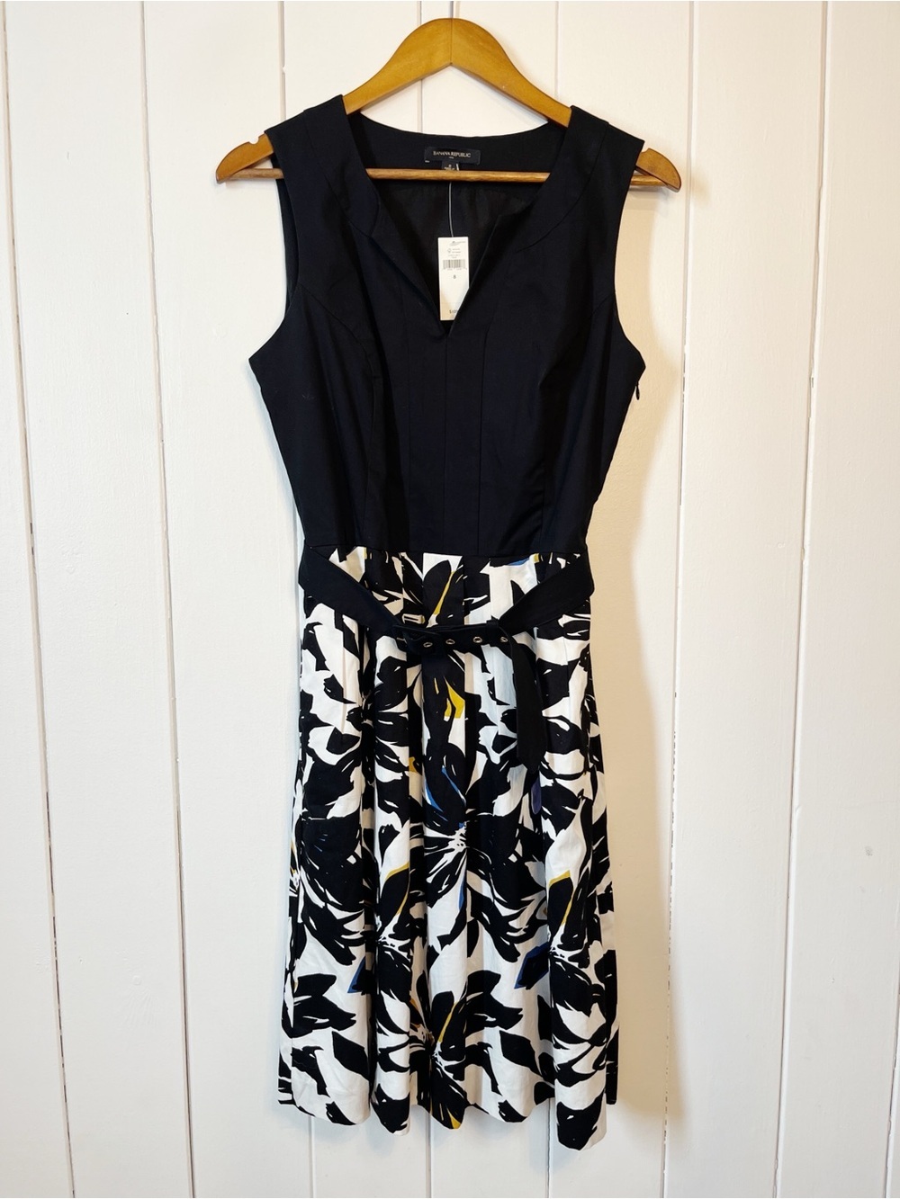 Banana Republic Black and Floral Dress. Size 8.